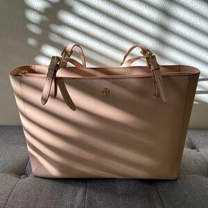 Tory Burch tote in great condition.
